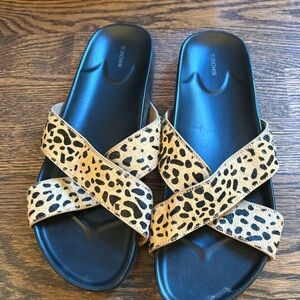 Birdies size 9 leopard slides